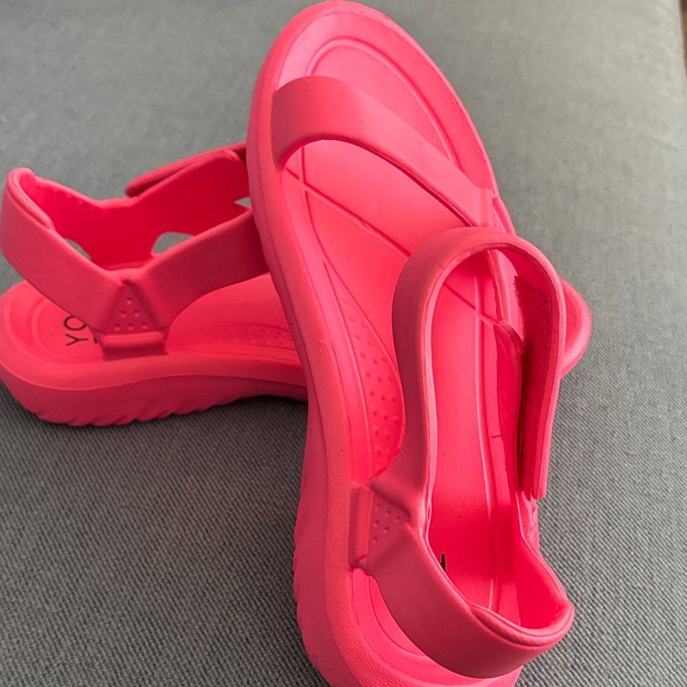 Yoki Women's Pink Sandals